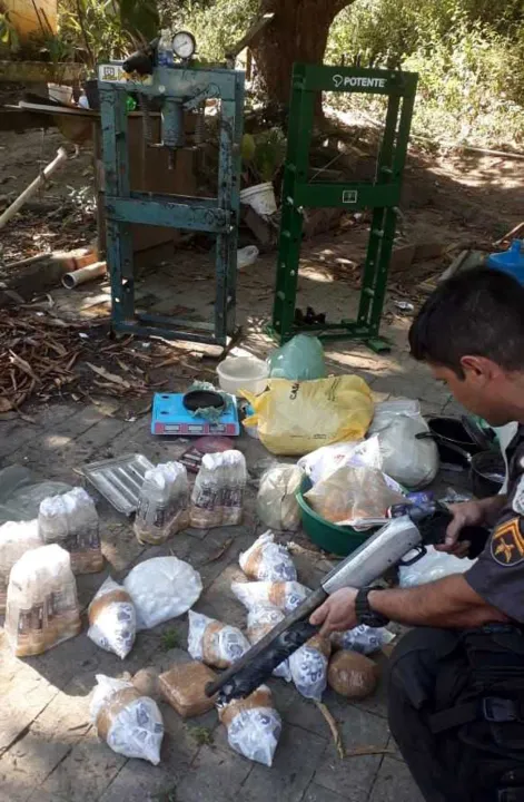 30 01 2019 Arma e drogas apreendida na comunidade do Jacaré