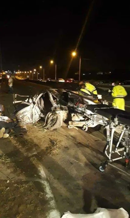 Imagem ilustrativa da imagem Acidente na BR-101 deixa seis feridos após carro capotar
