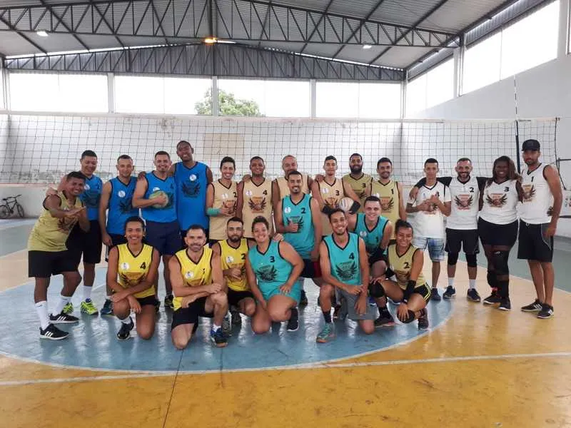 Partidas são realizadas dentro da Escola Municipal Antonio Carlos Rodrigues Mororo, em Vila Brasil, duas vezes por semana