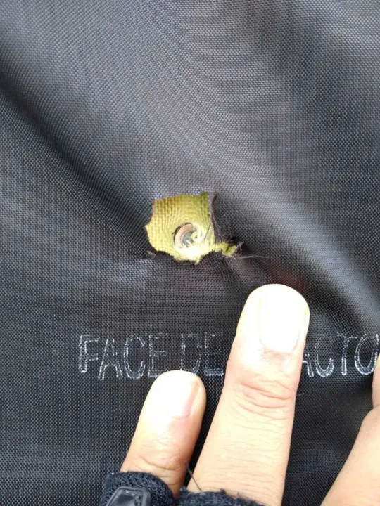 Tiro parou no colete