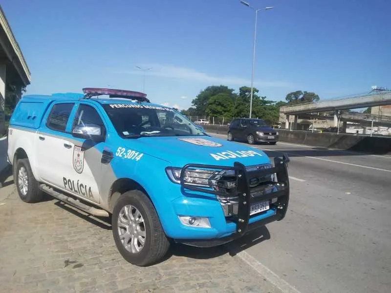Policiais fizeram manobras de reanimação na criança durante trajeto até hospital