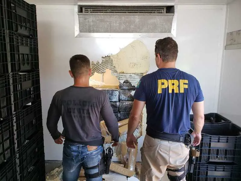  Material  estava em fundo falso de caminhão