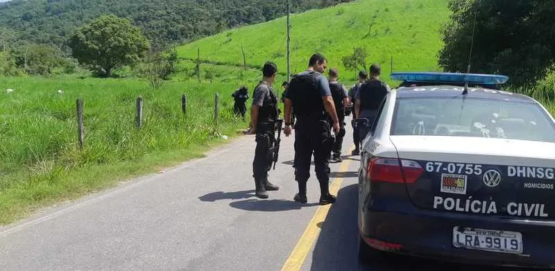 Trio encapuzado invadiu a casa da vítima na madrugada