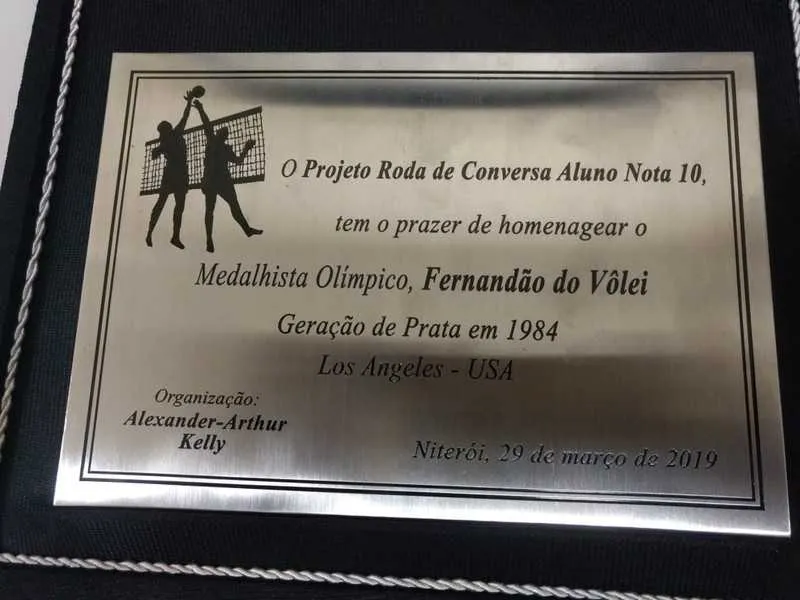 Medalhista olímpico e pan-americano interagiu com estudantes de unidade escolar no Fonseca
