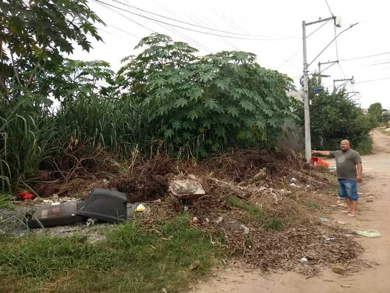  No local estão sendo depositados os mais diversos materiais