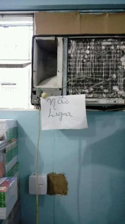 A Secretaria Municipal de Educação informou que os gêneros alimentícios foram sendo entregues ontem (12) 