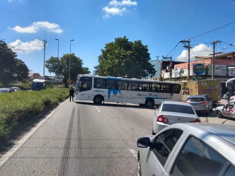 Motorista tentou desviar de uma obra