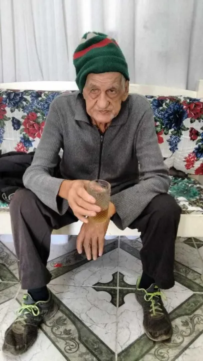 Naim Deccache tem 72 anos