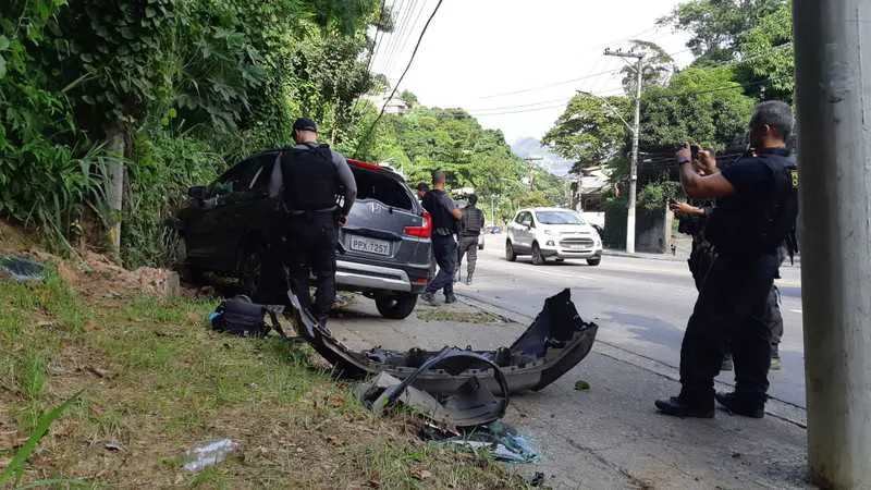 De acordo com os policiais militares, o motorista do veículo não obedeceu a ordem de parada