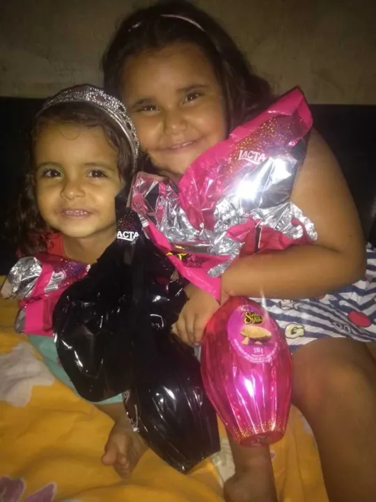 Filhas de Sheila não ficaram sem os ovos de páscoa