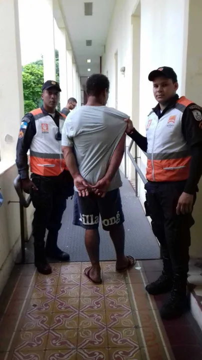 Jovem de 23 anos foi preso por policiais da Operação Niterói Presente #OSG