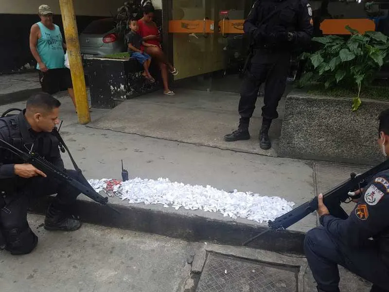 Homem e material foram levados para a 74ª DP (Alcântara)