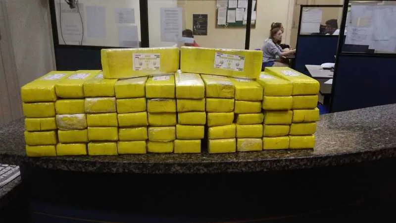 A polícia ainda não sabe para qual comunidade as drogas estavam sendo levadas