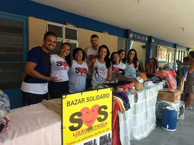 Imagem ilustrativa da imagem Voluntários realizam bazar solidário em Itaoca, São Gonçalo
