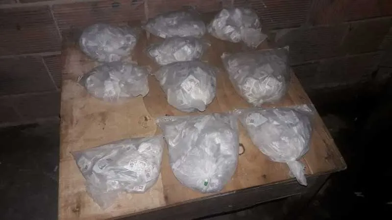 Na ação um homem foi preso com 888 cápsulas de cocaína