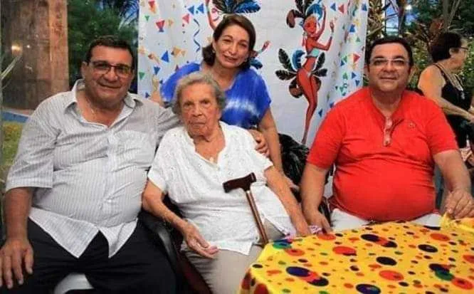 Dona Cléa (C) morreu em decorrência de complicações causadas pela pneumonia