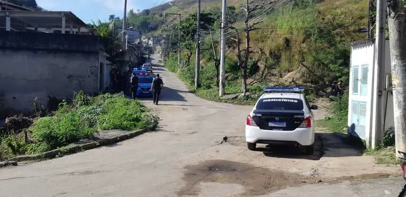 Os amigos foram encontrados mortos com marcas de tiros na Rua Coronel Azevedo, no Engenho Pequeno