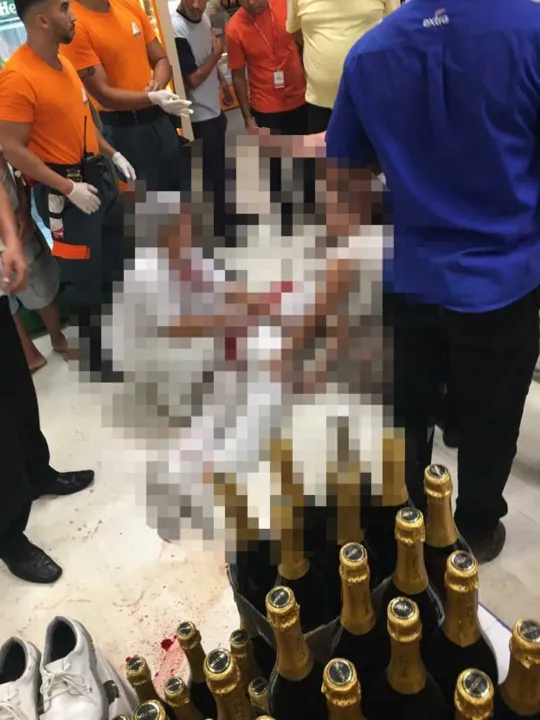 Vítima foi esfaqueada dentro de supermercado em Niterói
