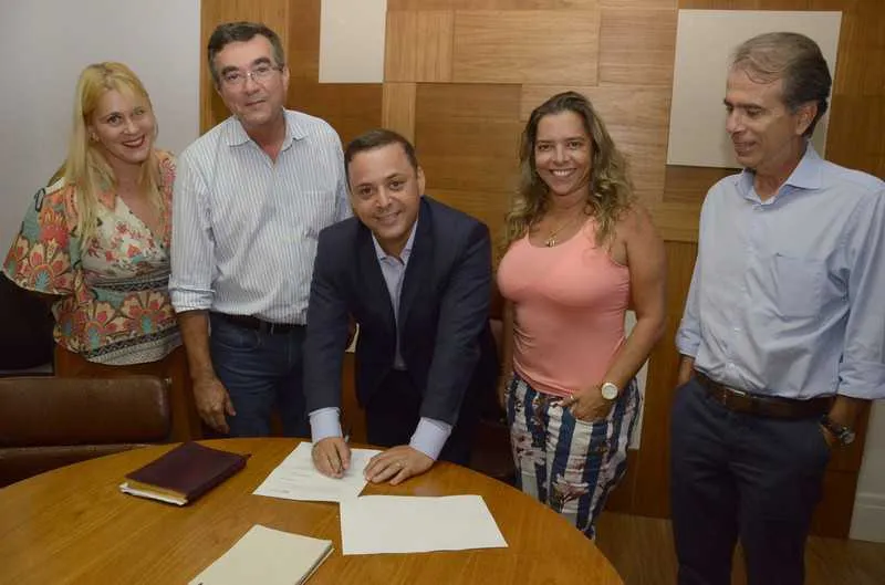 Prefeito Rodrigo Neves assinou a ordem de início do projeto executivo