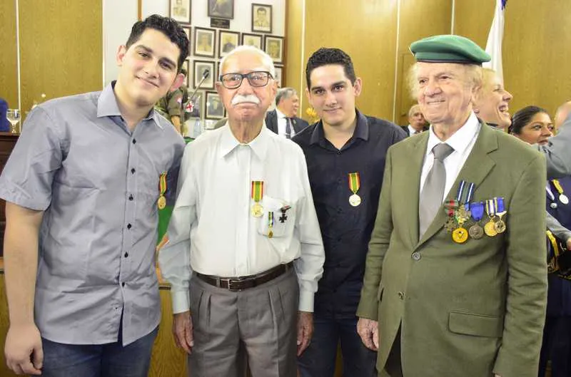 Imagem ilustrativa da imagem Veteranos da Segunda Guerra e gêmeos pesquisadores de São Gonçalo são homenageados