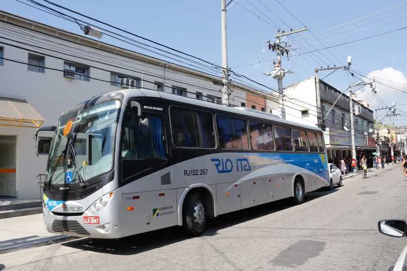 Ônibus foi assaltado ontem na rodovia BR-101, no Boavista