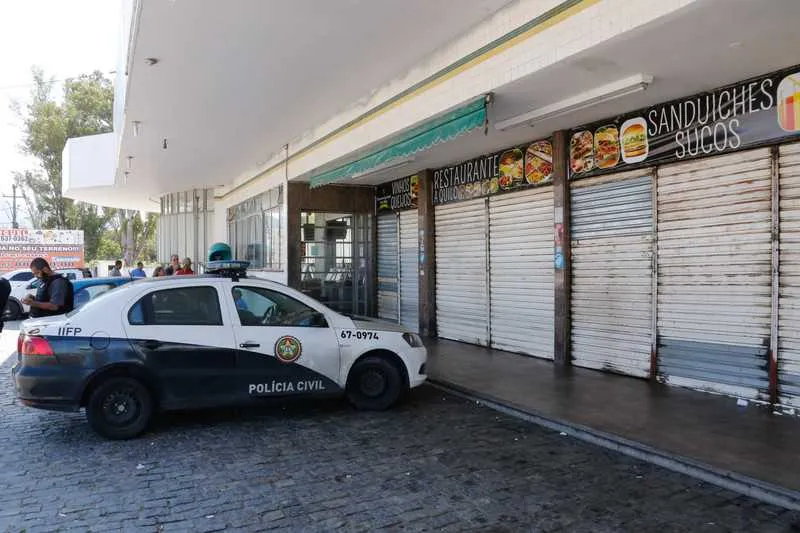 Grupo usou spray anti ruídos nas porta para abafar barulho