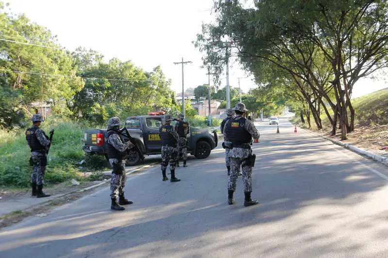 Cerca de 15 homens ficaram baseados na altura do Porto do Rosa