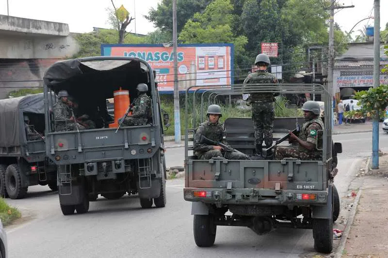 >> As equipes montaram operações em diferentes pontos
