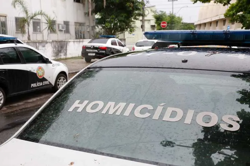 O caso foi registrado na Divisão de Homicídios de Niterói, Itaboraí e São Gonçalo (DHNISG)