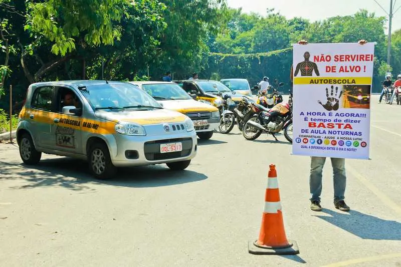 >> Os instrutores resolveram alterar a rotina de trabalho em SG