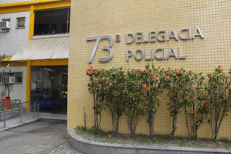 Os policiais da delegacia de Neves instauraram inquérito para apurar os casos de roubos e tentar identificar os elementos que participaram da ação