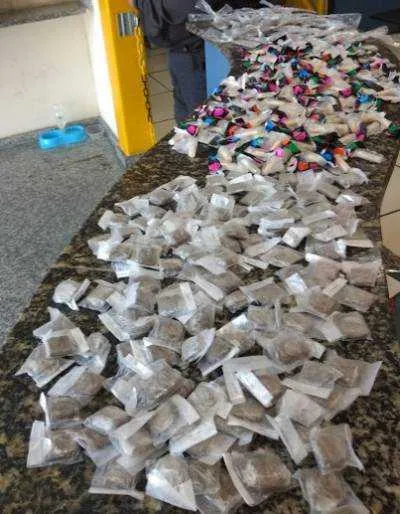 Ela foi encaminhada para a 126ª DP (Cabo Frio) e ficou presa.