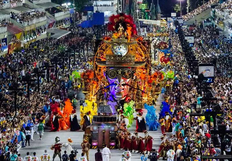 As mulheres selecionadas irão preencher as vagas de composição no carro abre alas no desfile