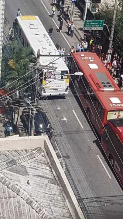 Vítima teve campo de visão impedido por outro coletivo