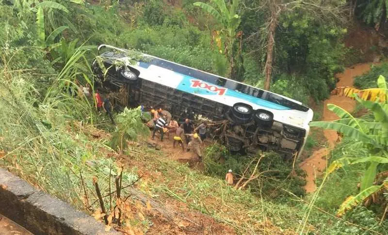 Acidente aconteceu na RJ-220, na altura de Natividade