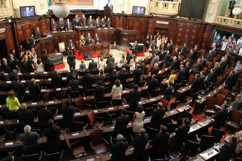  Deputados apresentaram 496 projetos de lei e 11 propostas de emenda à constituição