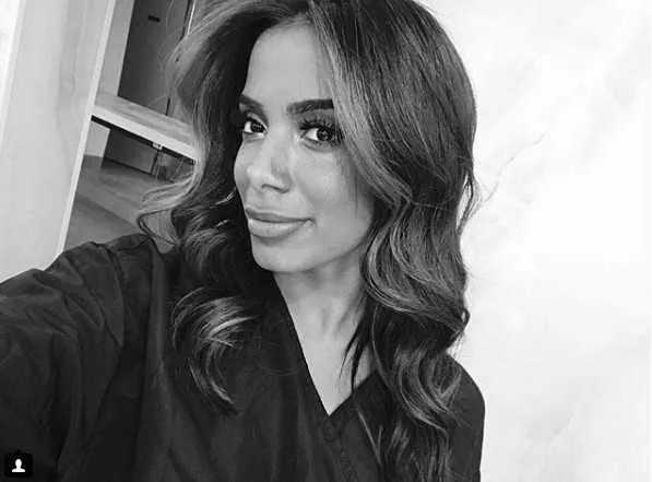Anitta tem feito suspense no instagram ao falar superficialmente sobre uma novidade na carreira. A cantora terá um desenho chamado "Clube da Anittinha" mas revelou pelos stories que não podia falar muito. Na sequência dos stories Anitta aparece empolgada com a novidade e dublando a sua personagem.

