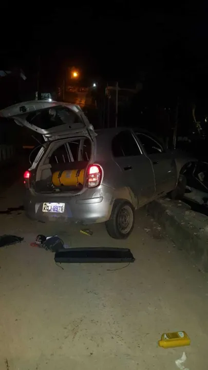 O veículo havia sido roubado horas antes pelos criminosos