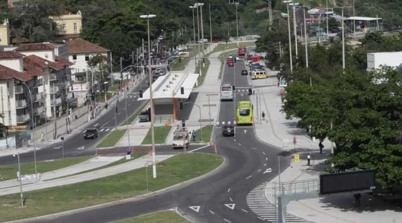 A migração dos ônibus municipais para a pista exclusiva acontecerá de forma gradual