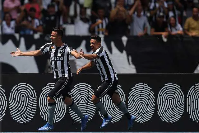 Lindoso garantiu o único gol do Botafogo contra o América MG pelo Campeonato Brasileiro 