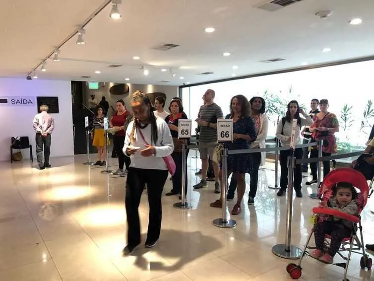 Em Buenos Aires, na Argentina, brasileiros venceram a instabilidade do clima para votar