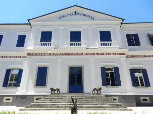 A vítima foi levada para o Hospital Santa Teresa, mas não existem informações sobre o seu estado de saúde