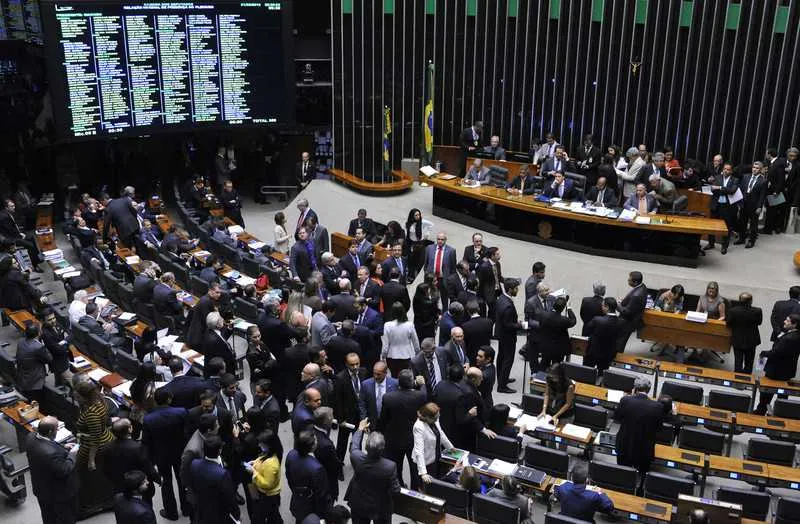 A intenção é inibir casos em que um candidato com pouca votação seja eleito por ‘puxador de votos