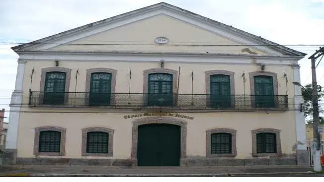  Em 2015, a Casa fez contrato com a empresa investigada para publicação dos Atos Oficiais