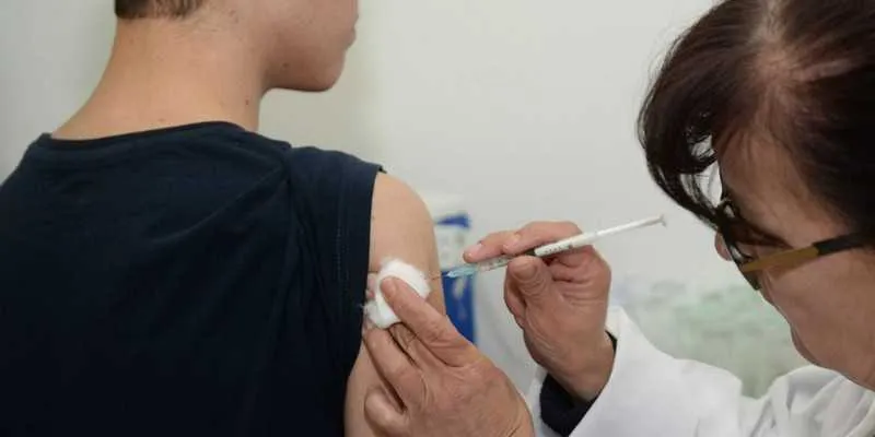 A convocação tem como alvo 20,6 milhões de meninas de 9 a 14 anos e meninos de 11 a 14 anos