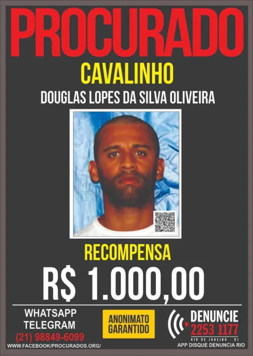 O Disque Denúncia divulgou um cartaz com a foto do acusado do homicídio
