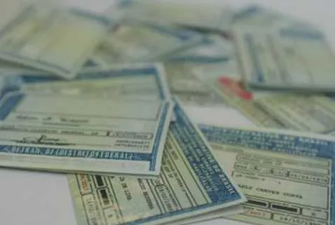 Segundo projeto de lei, Detran deverá consultar o banco de dados de identificação civil e criminal antes de emitir ou renovar a Carteira Nacional de Habilitação (CNH)
