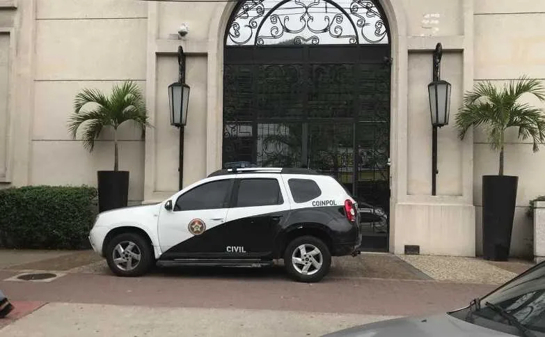 Outros cinco agentes também foram detidos