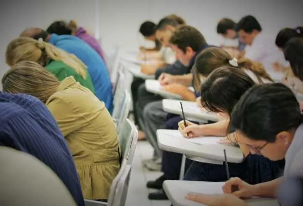 
Os interessados devem ter concluído, pelo menos, o 2º ano ou 4º semestre do curso superior