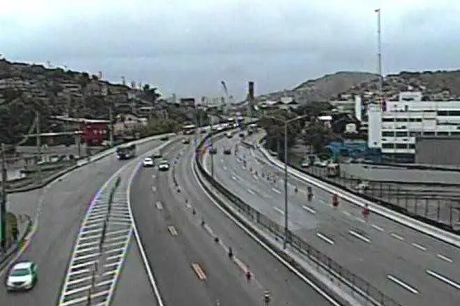  Trânsito lento na rodovia BR 493 